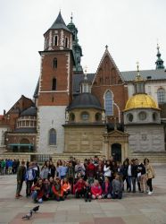 Wspólna fotografia, w tle Katedra na Wawelu